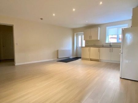 The Cross, Stonehouse - Photo 2