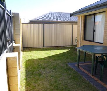 72/27 Meadow Springs Drive, Meadow Springs. - Photo 2