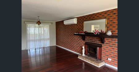 Spacious Family Home with Stunning Views - Photo 2