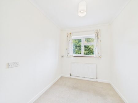 Lawson Glade, Charlton Kings, Cheltenham, Gloucestershire, GL53 - Photo 5