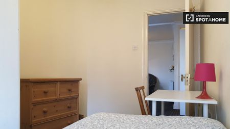 Room to rent in 3-bedroom flat in lively Old City, Dublin - Photo 5