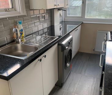 3 Bed Semi-Detached House, Tudor Road, LU3 - Photo 5