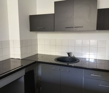 Appartement 2 pièces 47m2 MARSEILLE 1ER 675 euros - Photo 1