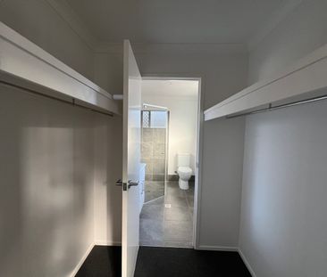 Modern 3-Bedroom Home with Study & Double Garage - Photo 3