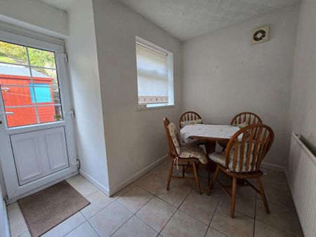 2 bedroom semi-detached house to rent - Photo 2