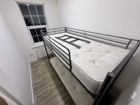 3 bedroom flat to rent - Photo 1