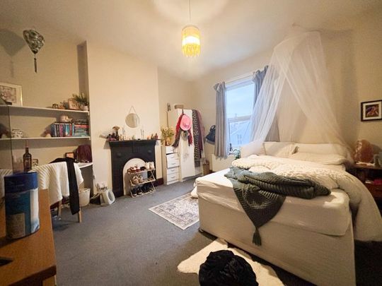 8 bedroom terraced house to rent - Photo 1