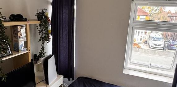 8 bedroom terraced house to rent - Photo 2
