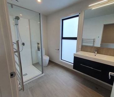 A low maintenance new build 3-bedroom townhouse - Photo 6