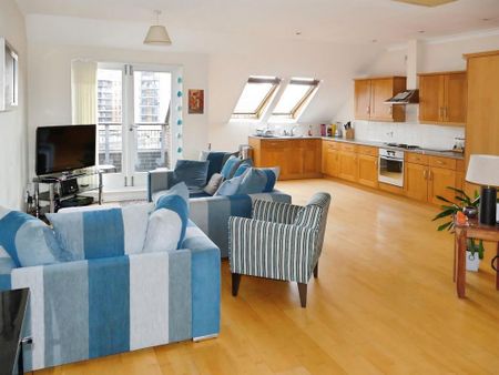 3 bedroom flat to rent - Photo 2