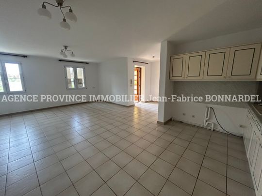 Location Maison 3 pièces 79m² VALREAS 84600 - Photo 1