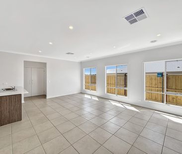 31 Callawadda Drive, Eynesbury, Vic 3338 - Photo 3