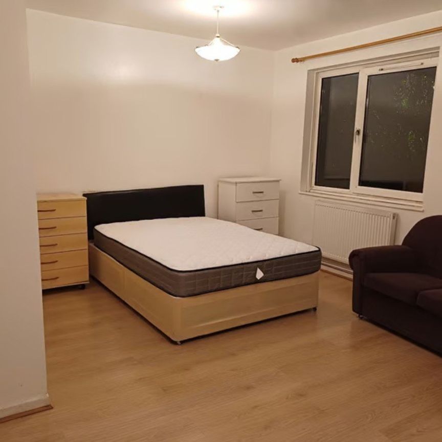 Studio Flat, London, E2 - Photo 1