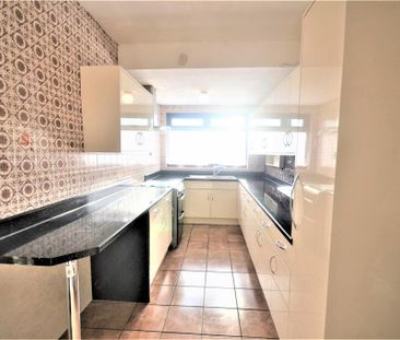 5 bedroom end of terrace house to rent - Photo 4