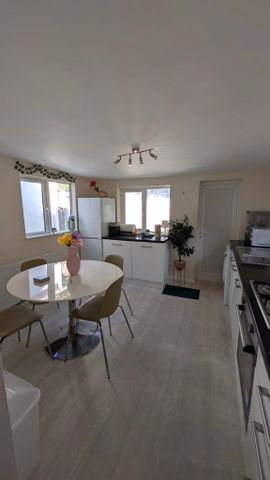 5 bedroom semi-detached house to rent - Photo 4