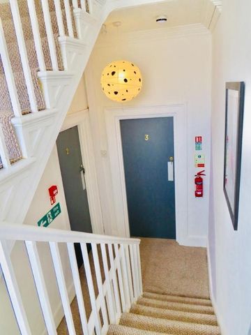 27 Furzehill Road - Photo 4