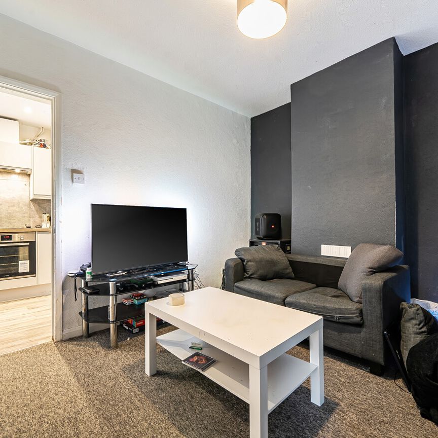 5 bedroom semi-detached house to rent - Photo 1