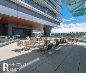 Condo in Burnaby, BC - Photo 6