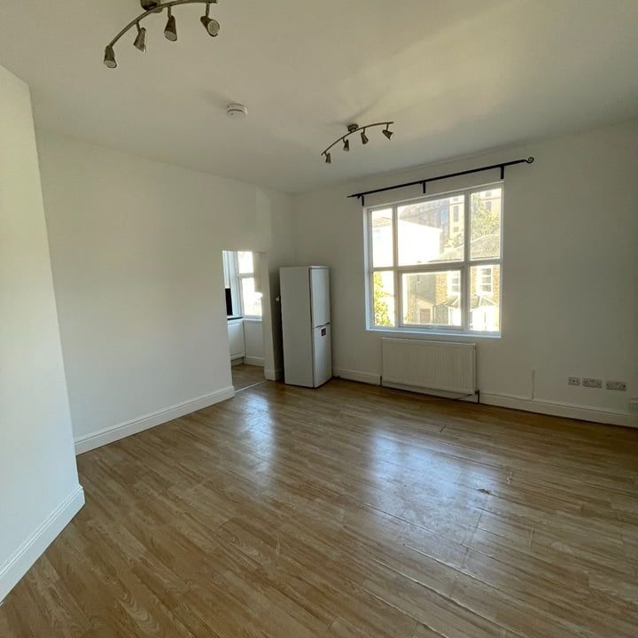 2 Bed Flat, Oakfield Road, CR0 - Photo 1