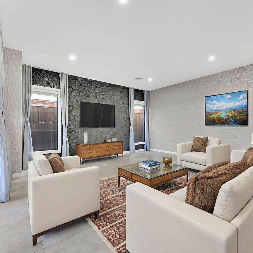 LUXURY FAMILY LIVING | CARLISLE Built 50 sqrs | 4 BEDROOMS + 4 ENSUITES + MULTIPLE LIVING SPACES - Photo 1