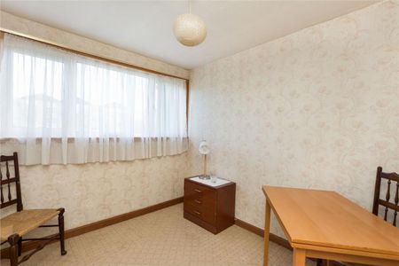 3 bedroom flat to rent - Photo 2