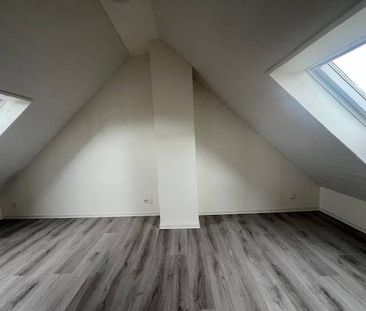 très joli duplex avec salle de bains et cuisine neuve - Photo 3