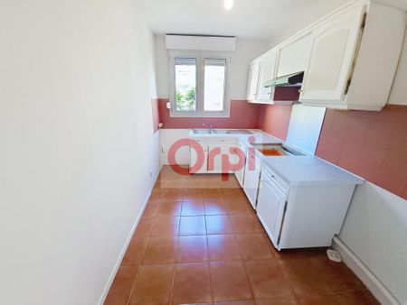 Location Appartement 3 pièces 66m² ST LAURENT DU VAR 06700 - Photo 4