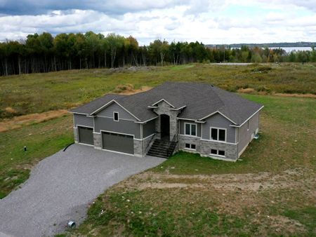 For Lease - 7 Nipigon Street, Kawartha Lakes, Ontario - Photo 3