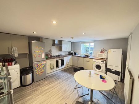 17 Hessle Terrace, Leeds, LS6 1EQ - Photo 4