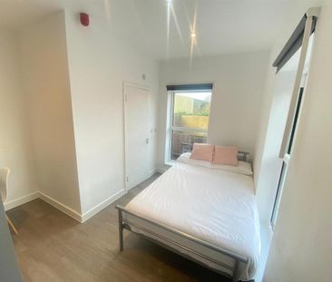 1 bedroom in a house share to rent - Photo 4