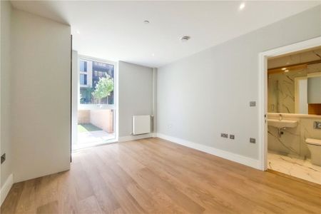 Excellent furnished three-bedroom, two-bathroom flat within Wimbledon Grounds, this prestigious new development next to the AFC Wimbledon Stadium. The apartments all have generous balconies, lift access, secure bike storage and landscaped communal gardens. - Photo 2