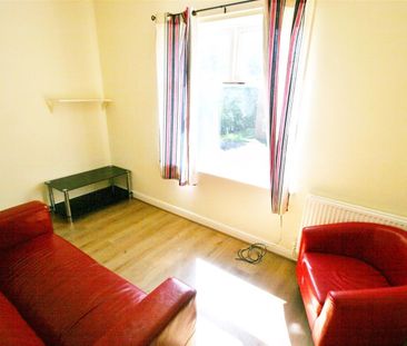 3 Bed Flat, North Hill Road, LS6 - Photo 1