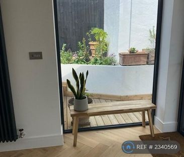 3 bedroom semi-detached house to rent - Photo 4