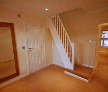 A one bedroom apartment located over 2 floors to rent in Reading. - Photo 5