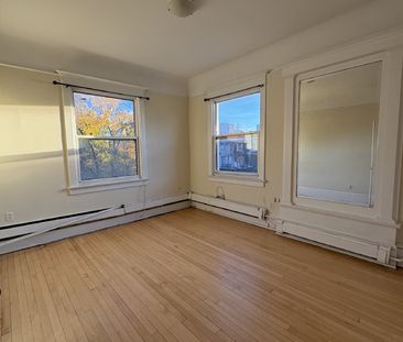 341 Elgin Street - B - Photo 2