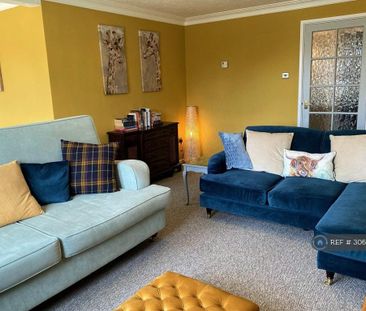 2 bedroom flat to rent - Photo 2