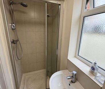 1 bedroom in a house share to rent - Photo 6