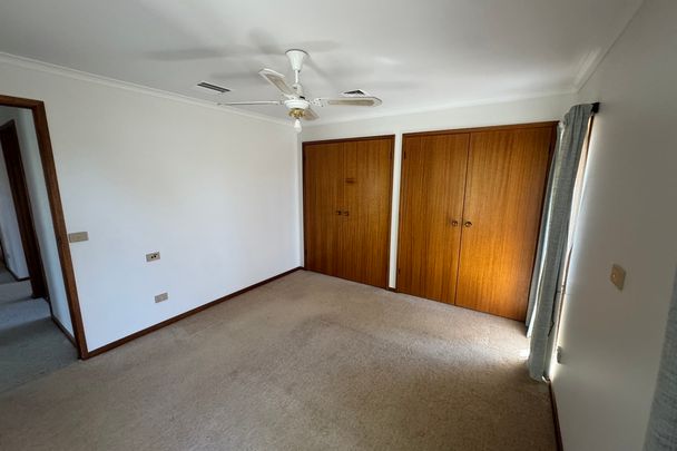 LOVELY 3 BEDROOM HOME! - Photo 1