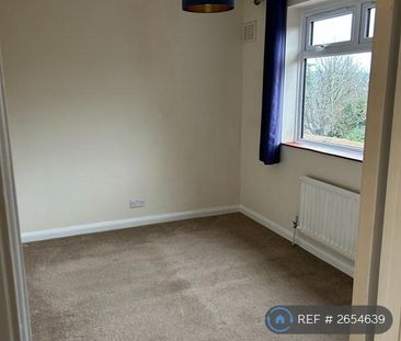 4 bedroom semi-detached house to rent - Photo 4