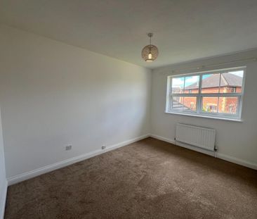 4 Bed House - Detached - Photo 4