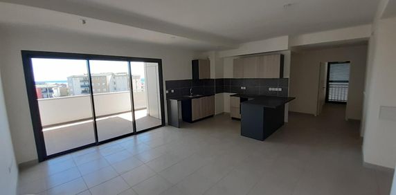 Location Appartement 5 pièces 103m² ST DENIS 97400 - Photo 2