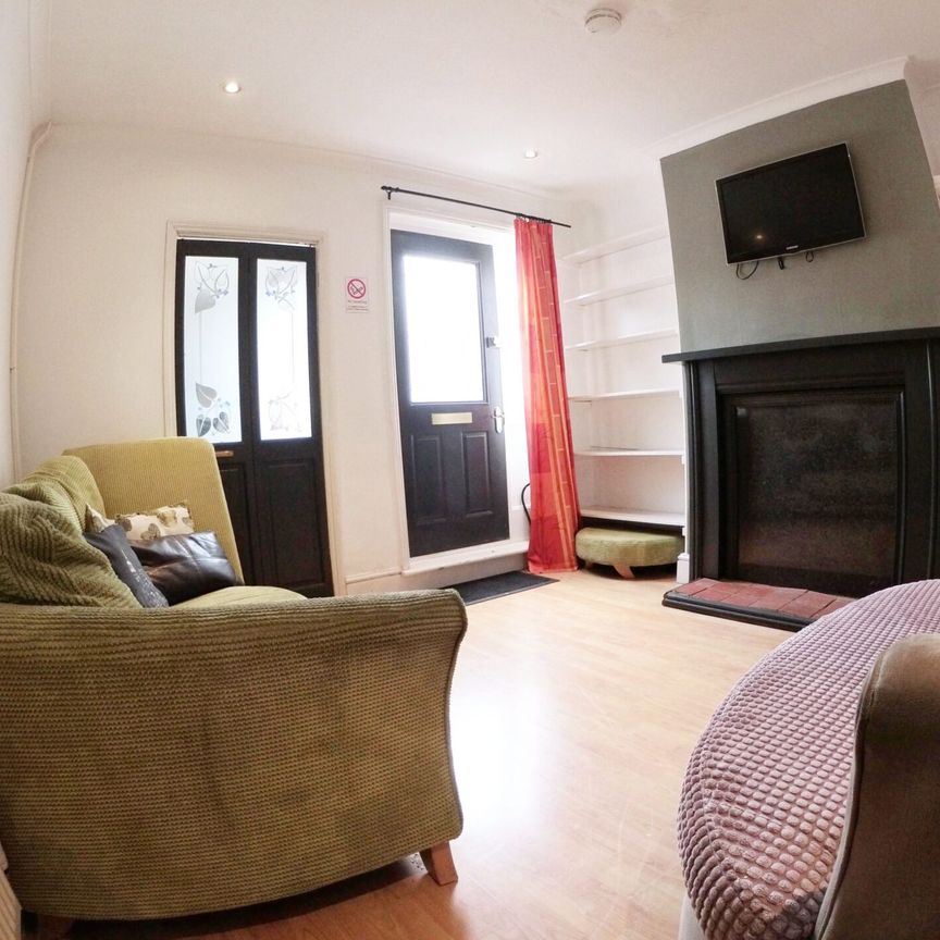 13 Albany Street, Lincoln, Lincolnshire, LN1 3JD - Photo 1