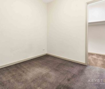 FANTASTIC TWO BEDROOM IN PRIME LOCATION! - Photo 4