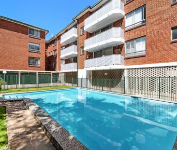 Renovated Apartment With Balcony and Parking - Photo 3