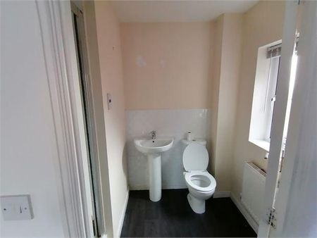 4 bedroom detached house to rent - Photo 5