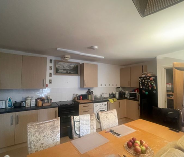 1 bedroom in a flat share to rent - Photo 6