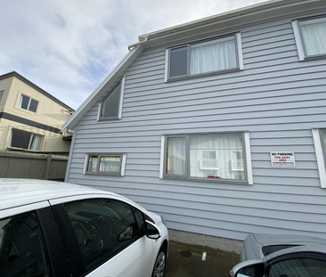 Modern 2 Bedroom Apartment Available for 2026 - Photo 4