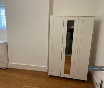 1 bedroom in a flat share to rent - Photo 3