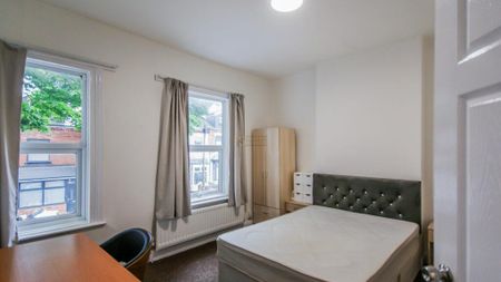 4 bedroom terraced house to rent - Photo 5
