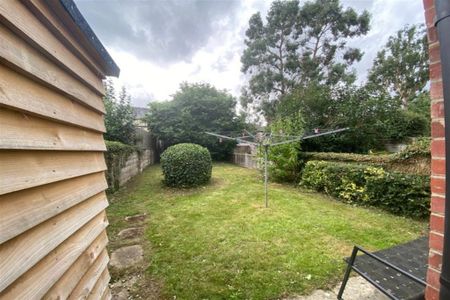 4 bedroom terraced house to rent - Photo 3